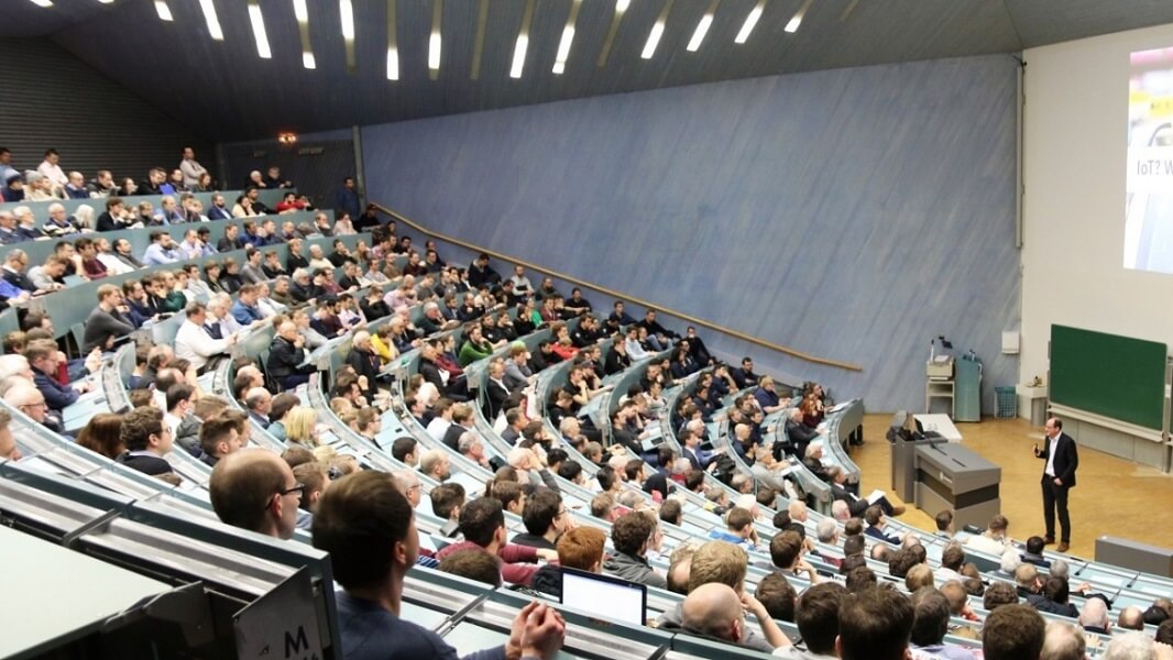 Stuttgart Üniversitesi video